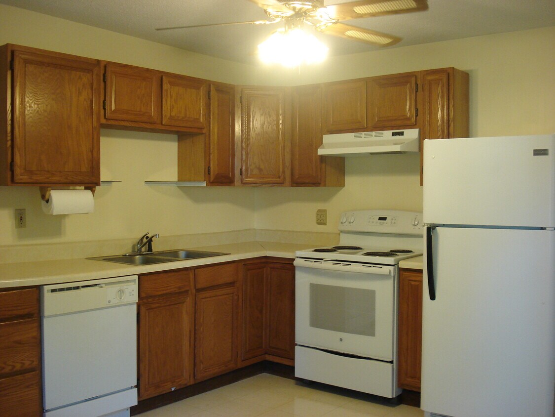 8 Leary Rd Unit 8B, Enfield, CT 06082 Apartments in Enfield, CT