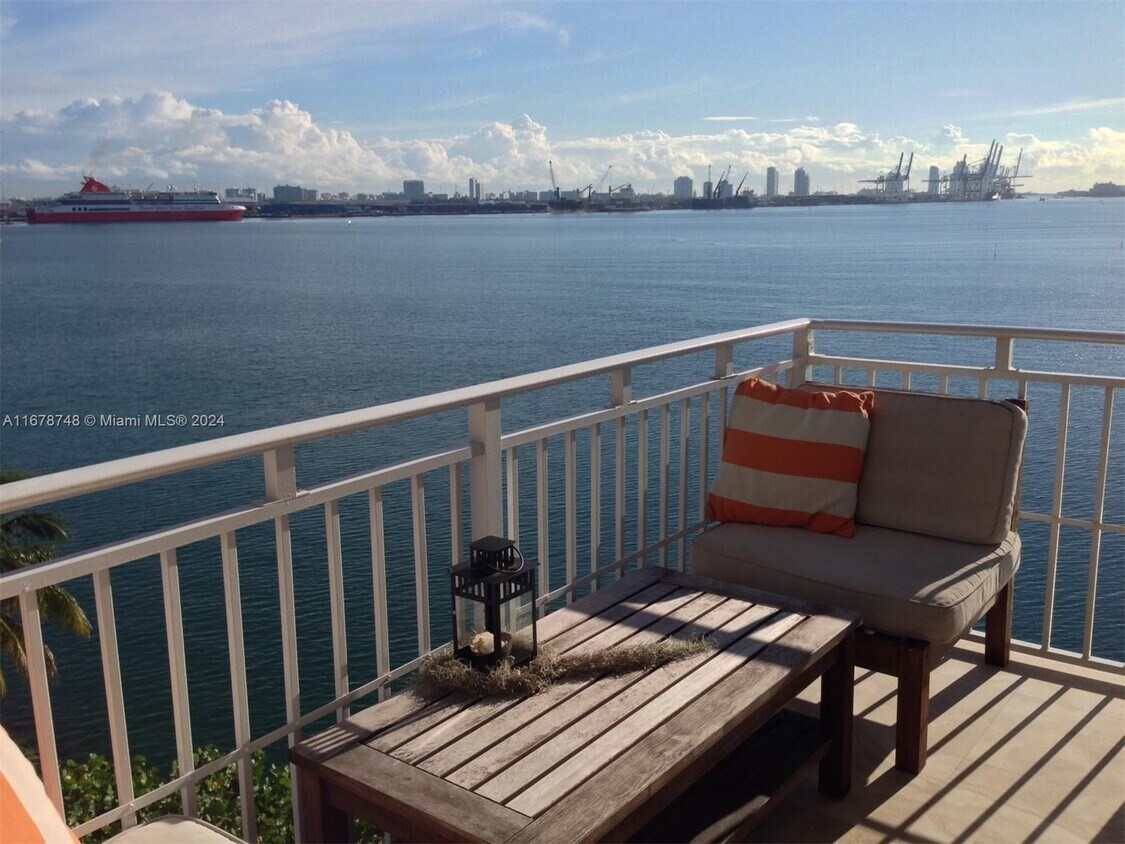 Foto principal - 770 Claughton Island Dr
