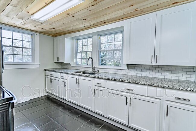 Foto del edificio - 4204 Edwards Rd