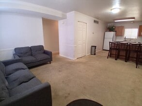 Building Photo - 1611 N Grandview Ln