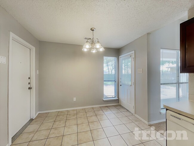 Foto del edificio - 8002 Meadowlark Ln