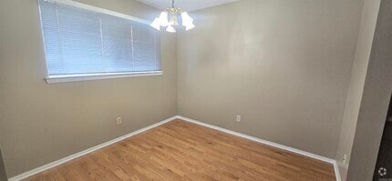 Building Photo - 411 Shadow Oaks Dr