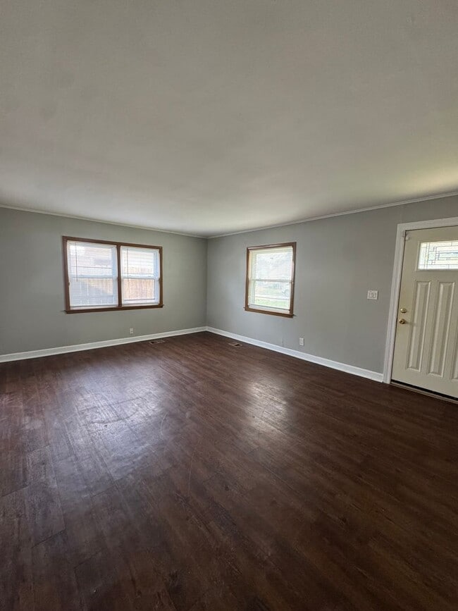 Building Photo - Two bedroom Ranch Style home in Lansing, I...