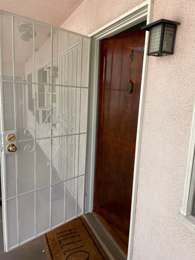 Foto del edificio - 8250 Blackburn Ave