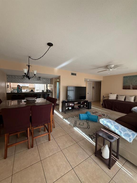 Foto del edificio - 821 Pinewood Ct