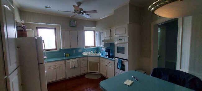 Large Eat-In Kitchen - 35 W La Crosse Ave