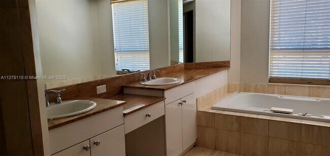 Foto del edificio - 21050 NE 38th Ave