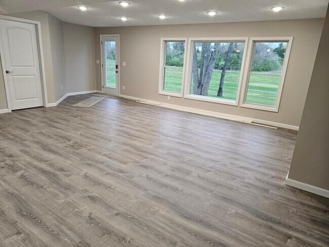 Building Photo - 2706 Bent Grass Dr