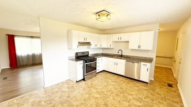 Building Photo - EAST SIDE 3 BEDROOM RANCH UPDATED AND AVAILABLE NOW!