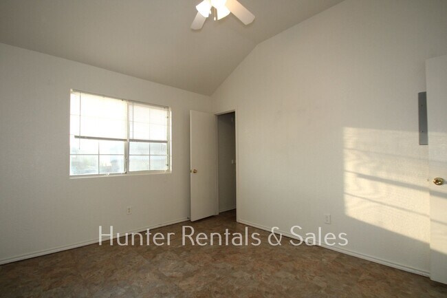 Foto del edificio - Summer Move In!!!