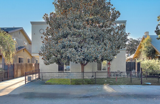 Building Photo - 3105 Walton Ave