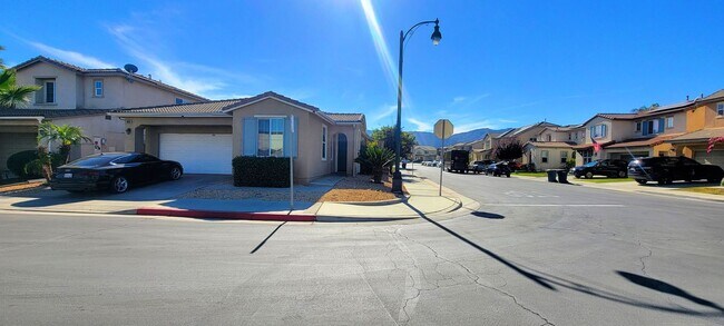 Foto del edificio - Gorgeous Single Story Home in Gated Community - Pool