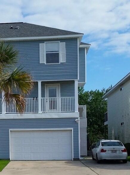 Building Photo - 870 Marina Dr