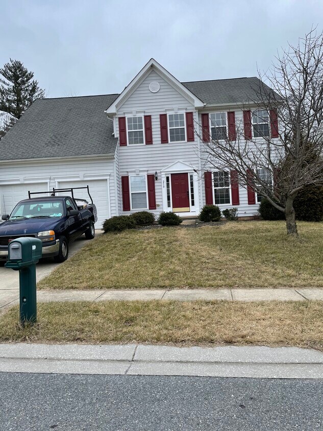 Primary Photo - 210 Earhart Ct