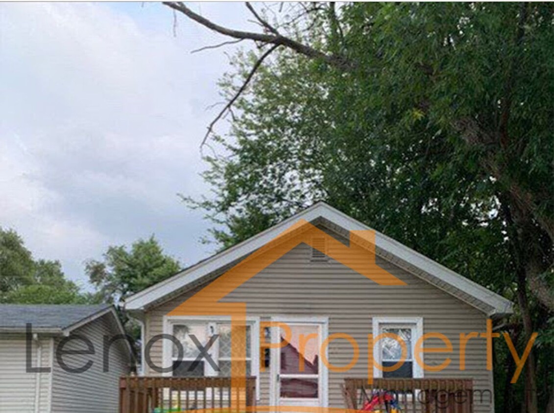 Foto principal - Updated 2 bedroom Home in Hazel Park