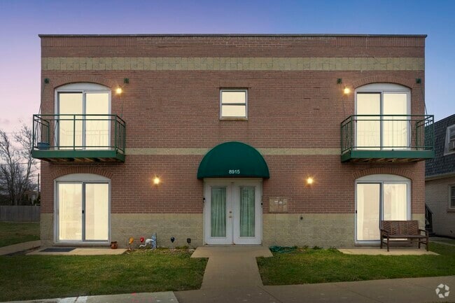 Building Photo - 8915 Burlington Ave