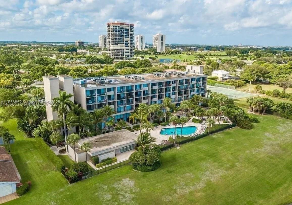 Foto principal - 1830 Embassy Dr