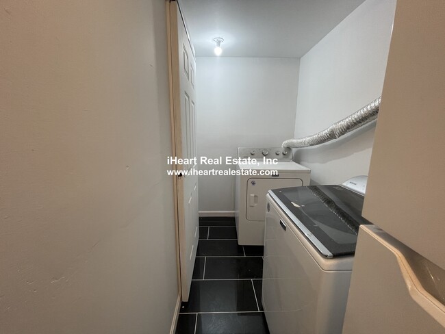 Foto del edificio - 474 E 7th St