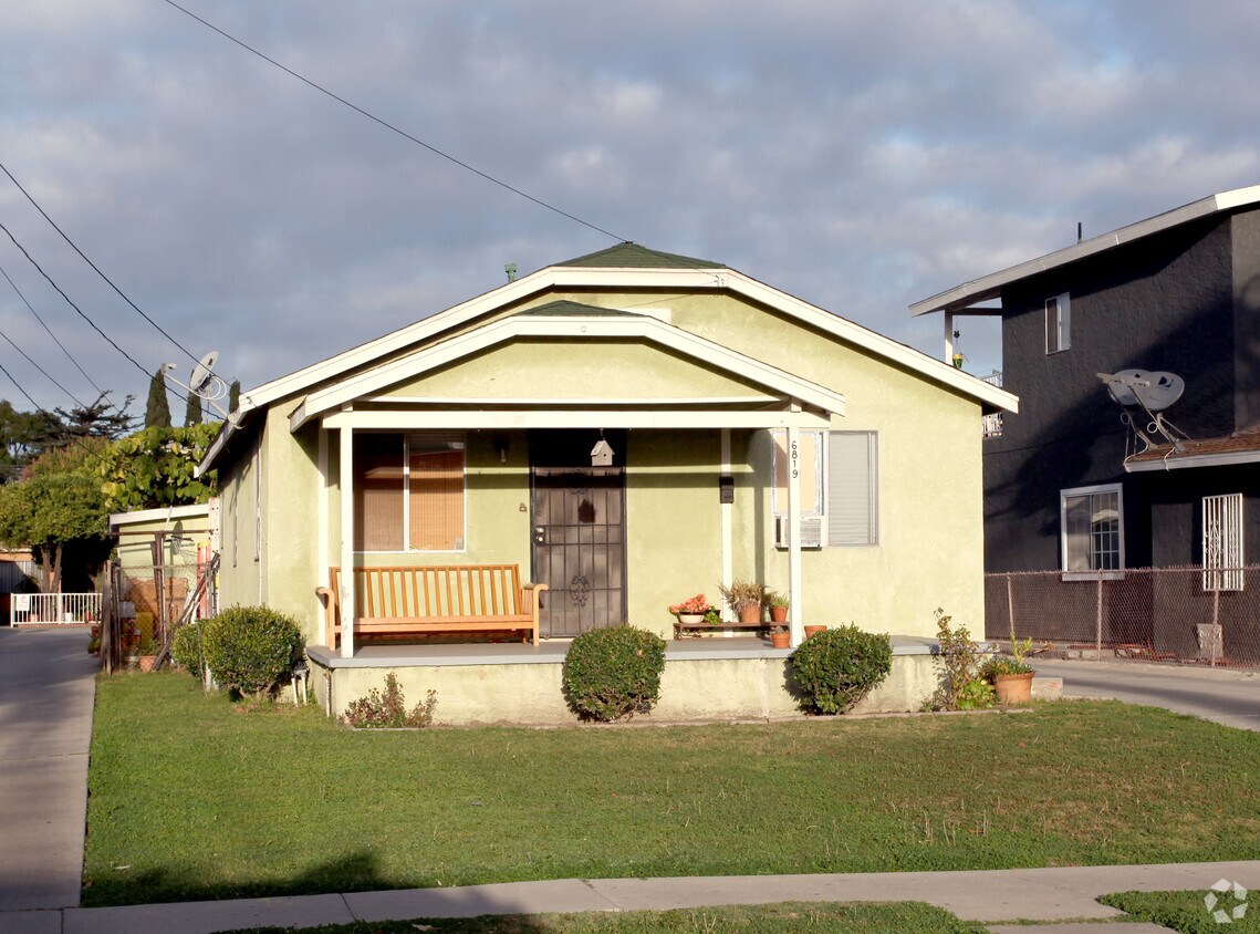 Building Photo - 6819 Vinevale Ave