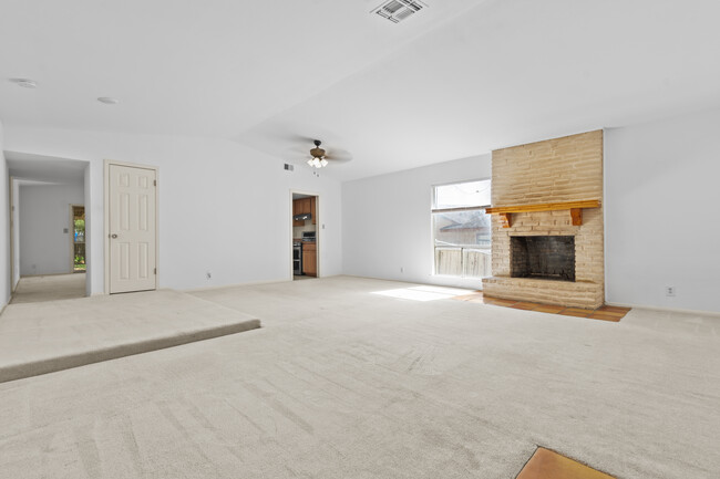 Living Room - 204 Regal Oaks Dr