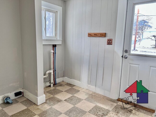 Building Photo - Cozy 3BR Cottage - Heat Included!