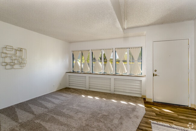 4BR, 2BA - 1,420SF - Temescal Apartments
