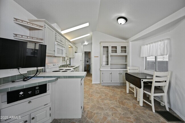 Foto del edificio - 4700 E Main St