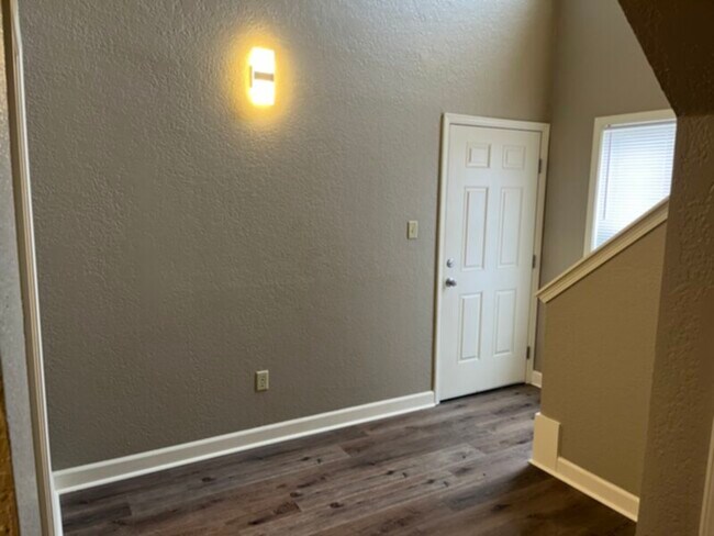 Foto del edificio - Kenwood Pointe Apartments: Water &amp; Sewer Included