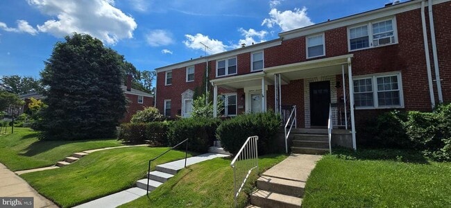 Building Photo - 1817 Darrich Dr