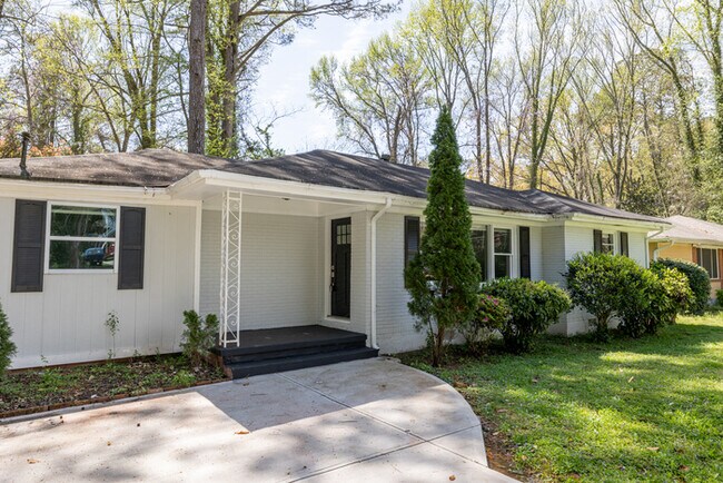 Building Photo - 2945 Belvedere Ln