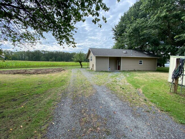 Building Photo - Spacious, Quiet 2-Bedroom Country Home in ...