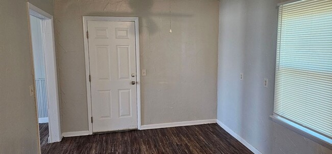 Building Photo - Totally Remodeled 2 Bed 1 Bath SW OKC!  $7...