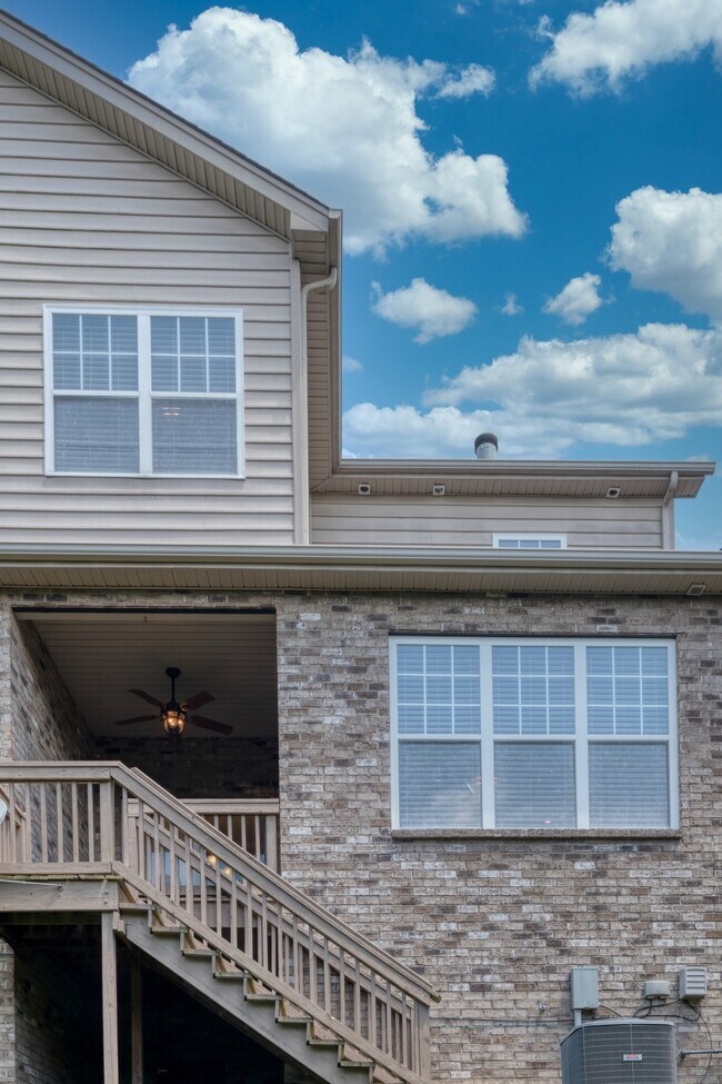 Foto del edificio - 7827 Kemberton Dr W