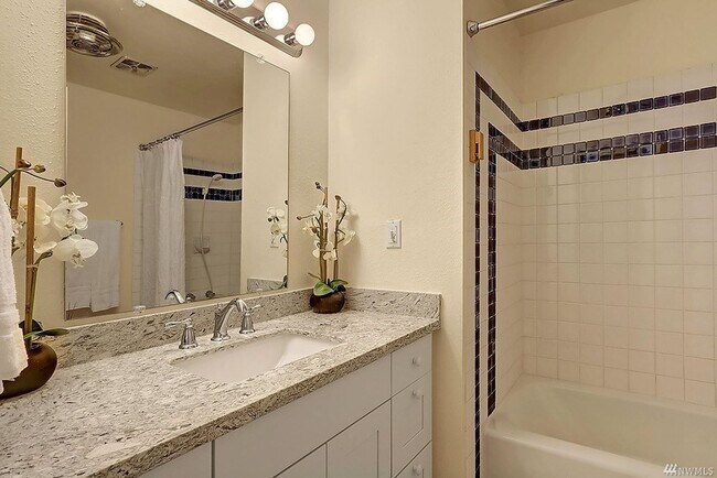 Foto del edificio - Great Lake Sammamish condo