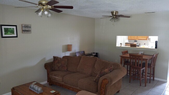 Foto del edificio - 60 Brent Ct