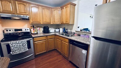 Building Photo - 9125 SW 77th Ave