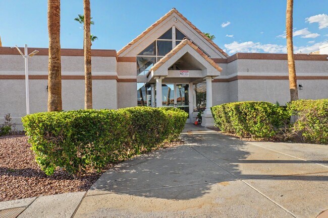 Building Photo - SPACIOUS 2BED/2BATH CONDO * SECOND FLOOR UNIT*