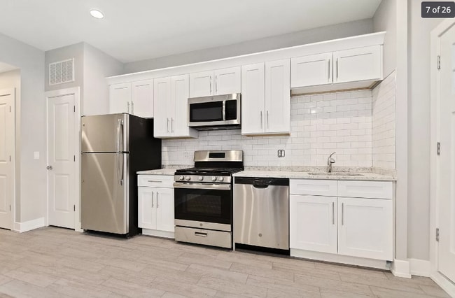 Kitchen - 4714 S Calumet Ave
