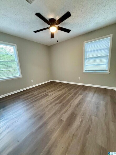 Foto del edificio - 205 Lake Dr Cir NE