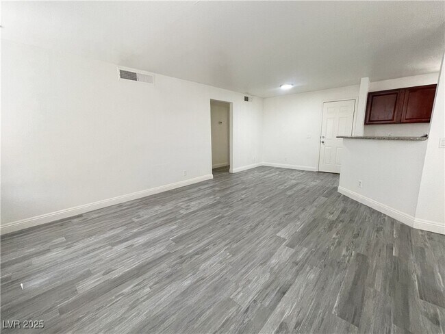 Foto del edificio - 2801 N Rainbow Blvd