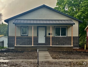 Building Photo - 918 E Bloomington St