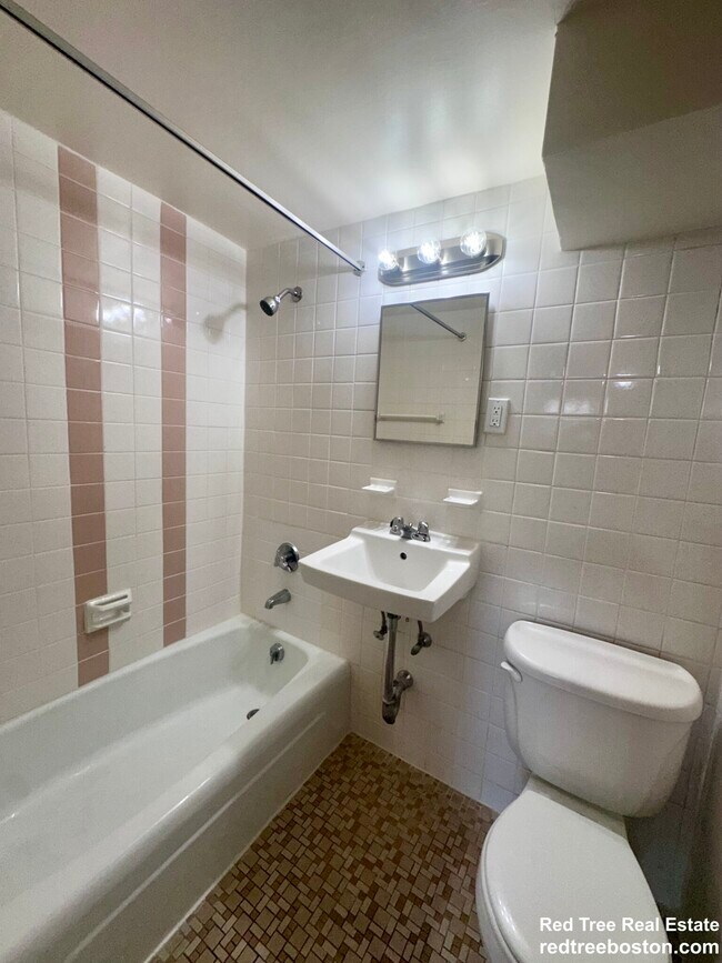 Foto del edificio - 176 N Beacon St