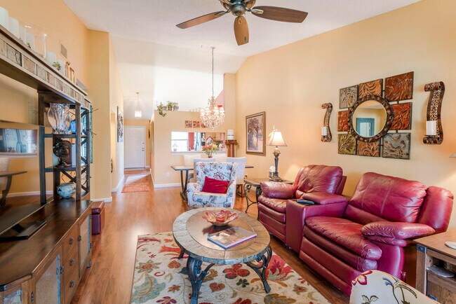 Foto del edificio - 1502 Pinecrest Cir