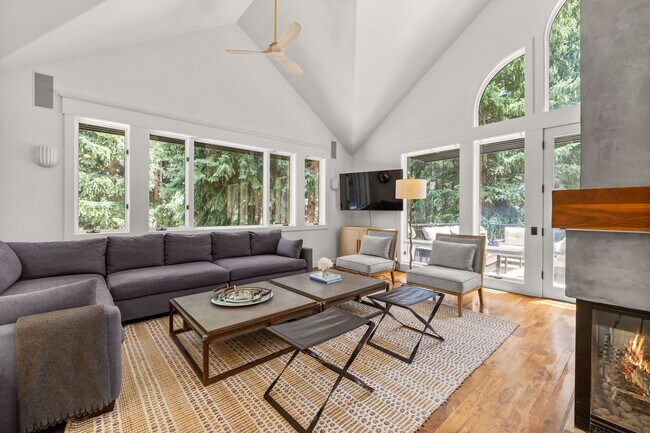 Building Photo - 777 Castle Creek Dr