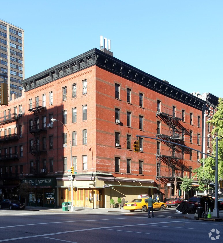 Building Photo - 1424-1426 Third Ave