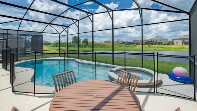 Foto del edificio - Providence Golf Community Home!
