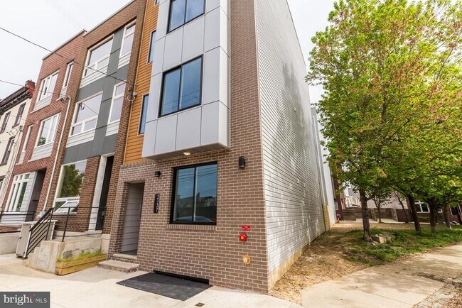 Building Photo - 2132 Berges St