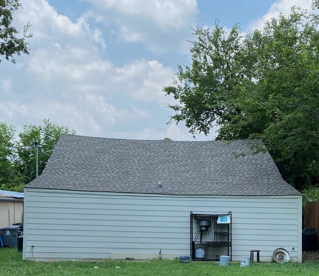 Building Photo - 2844 S Marsalis Ave