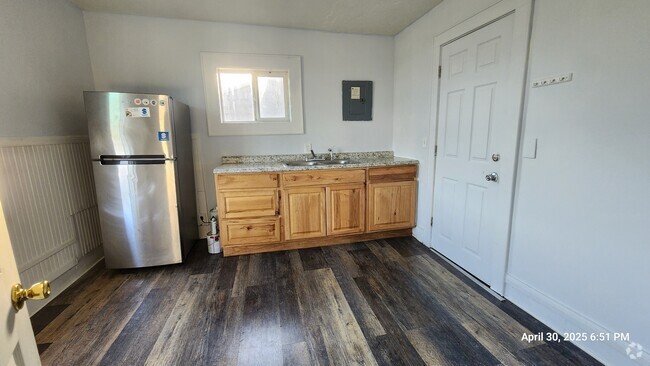 Building Photo - 430 S Holladay Dr