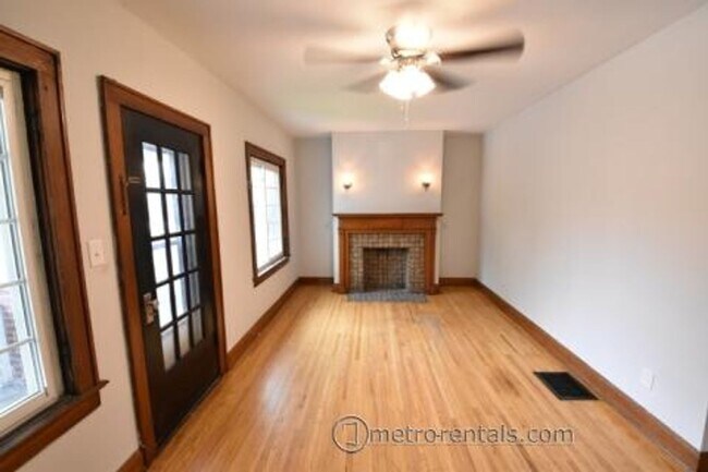 Foto del edificio - 2832-2834 Indianola Avenue